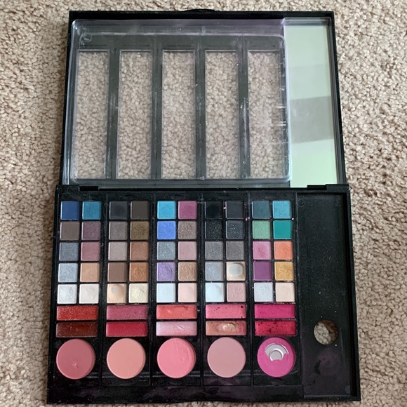 Sephora and blush and eyeshadow palette 🎨 - Picture 3 of 4
